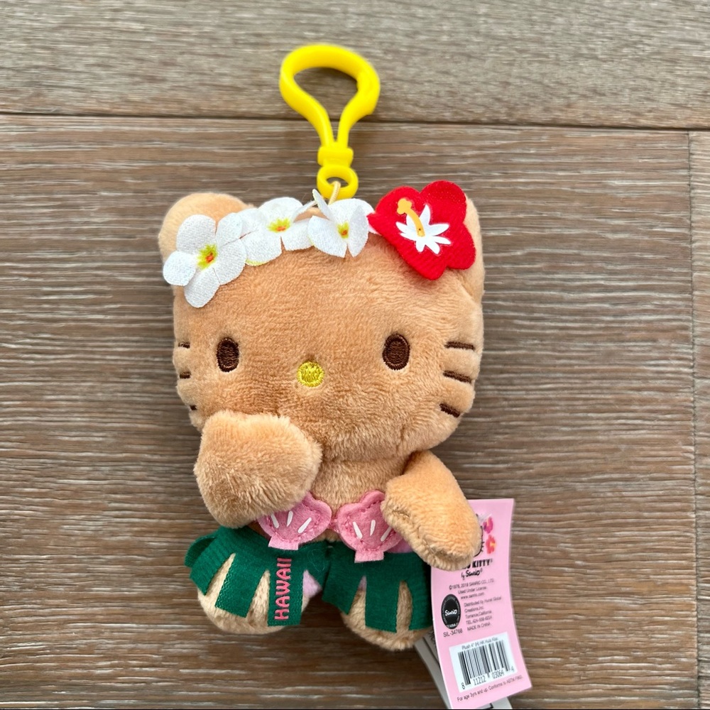 Sanrio Hawaii Hello Kitty Exclusive Plush Keychain tan aloha oahu NWT limited
